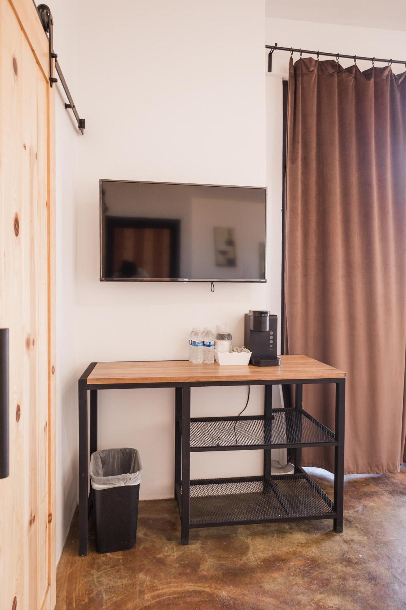 Vl Uno Bed & Breakfast เอนเซนาดา ภายนอก รูปภาพ