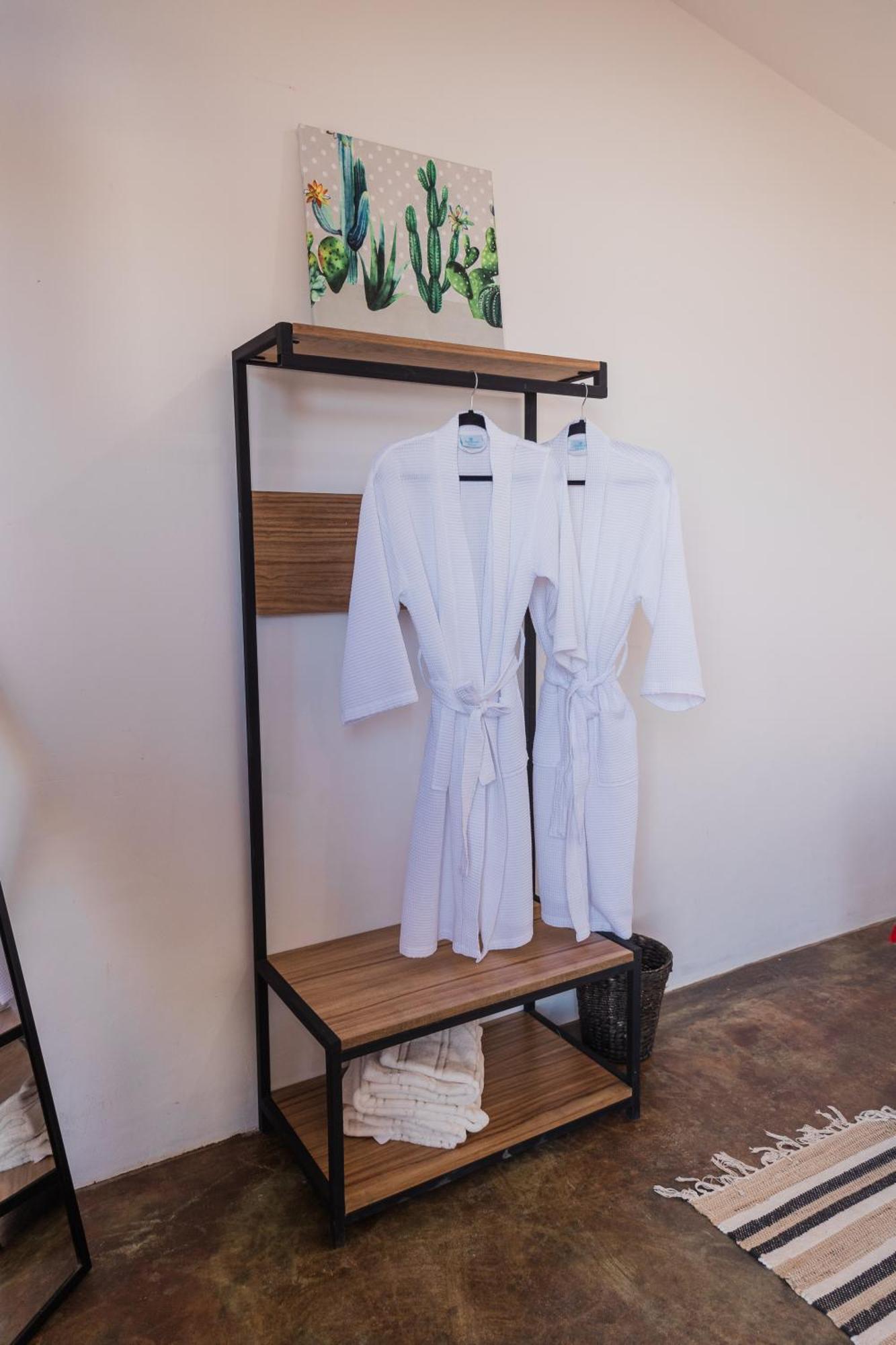 Vl Uno Bed & Breakfast เอนเซนาดา ภายนอก รูปภาพ
