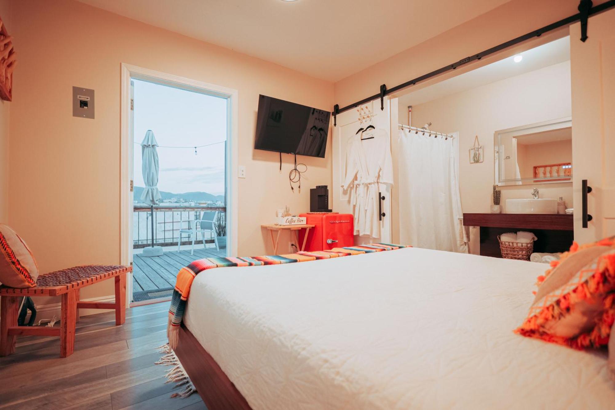 Vl Uno Bed & Breakfast เอนเซนาดา ภายนอก รูปภาพ