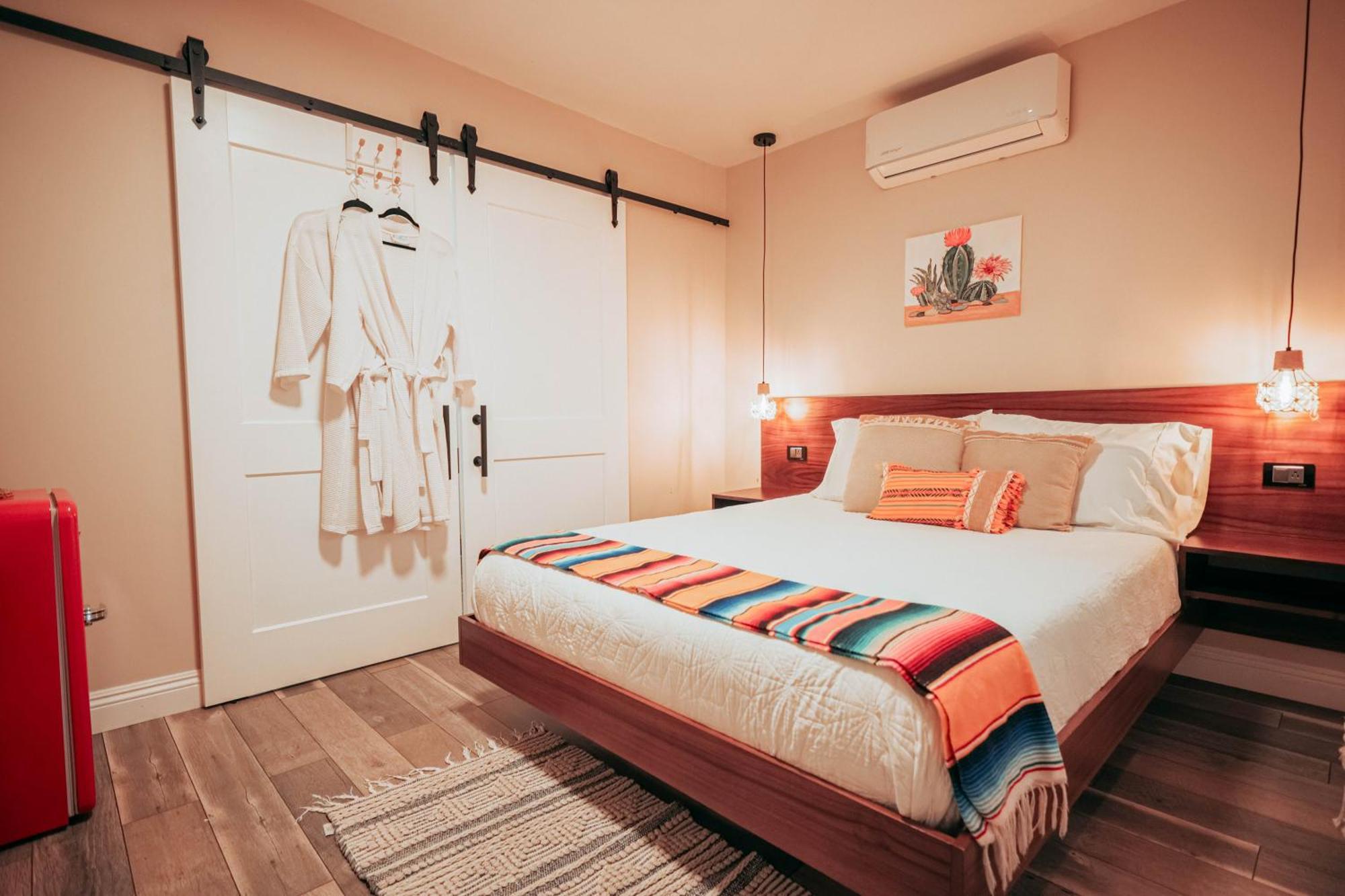 Vl Uno Bed & Breakfast เอนเซนาดา ภายนอก รูปภาพ