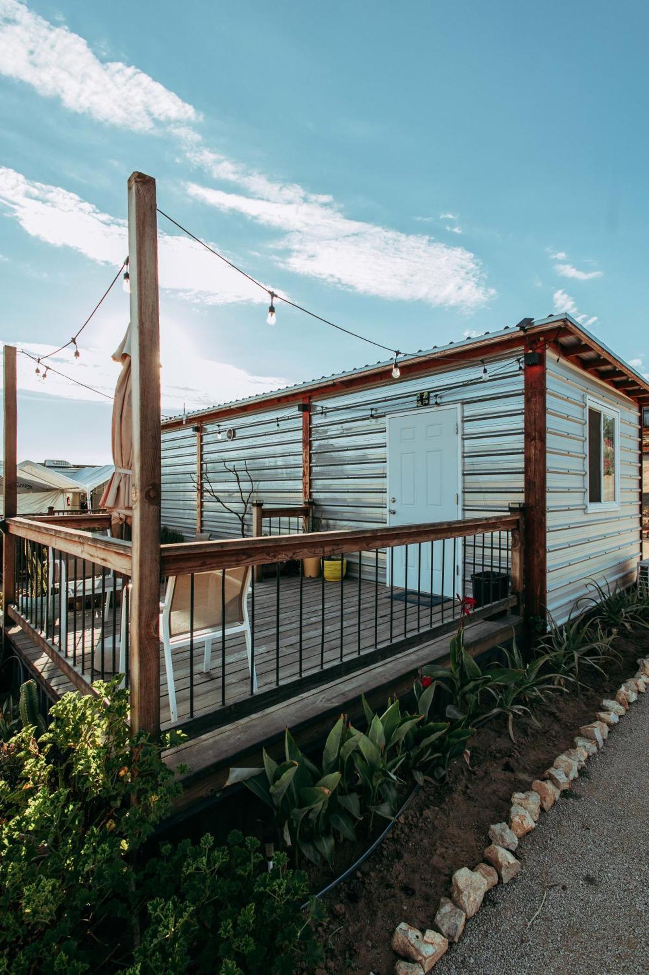 Vl Uno Bed & Breakfast เอนเซนาดา ภายนอก รูปภาพ